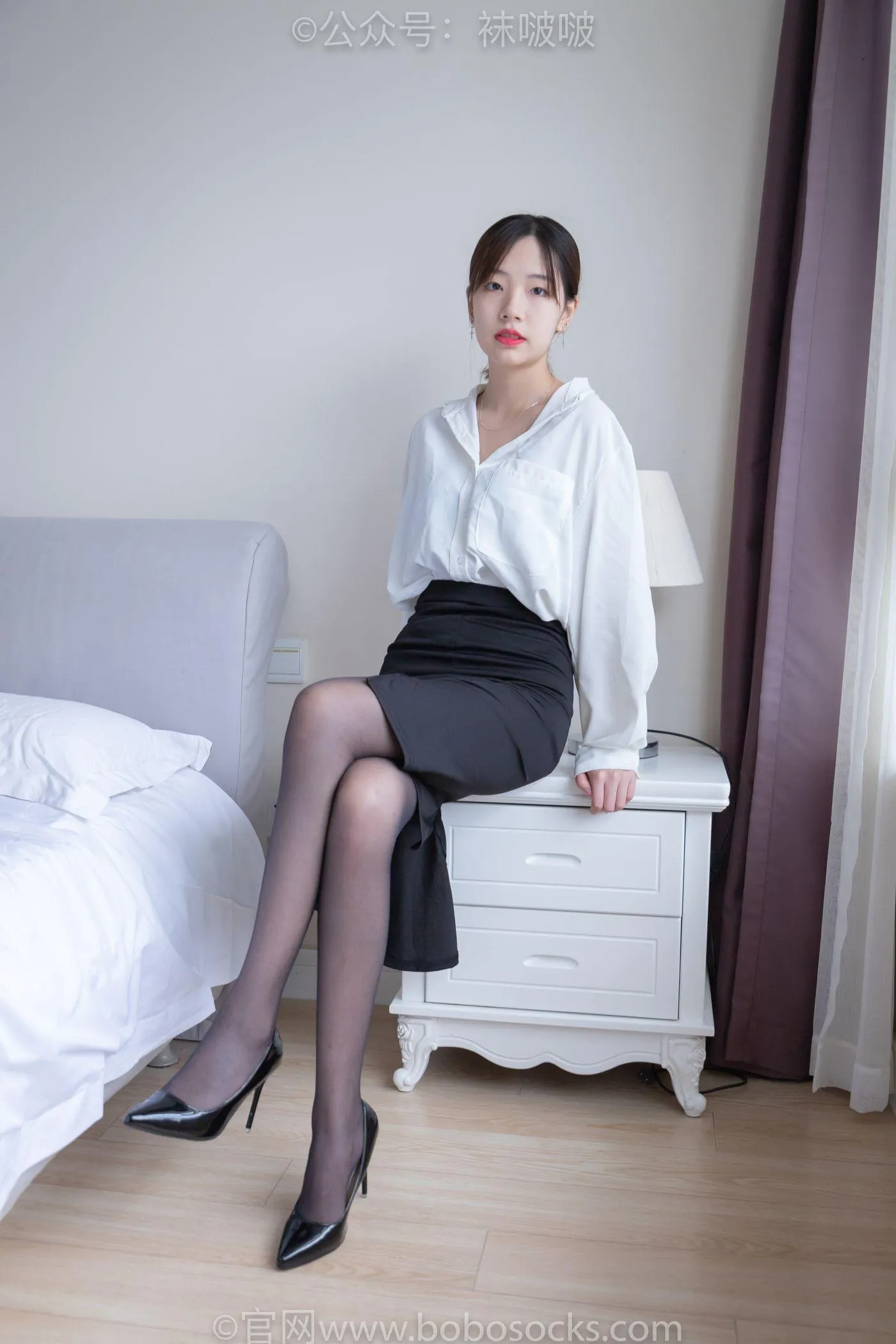 [BoBoSocks袜啵啵]NO.017 小甜豆-OL制服、高跟鞋、黑丝 [131P]插图